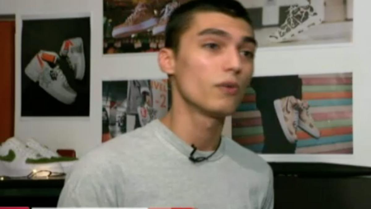 romanul care ii incalta pe milionarii lumii dau o avere pentru ghetele lui pictate