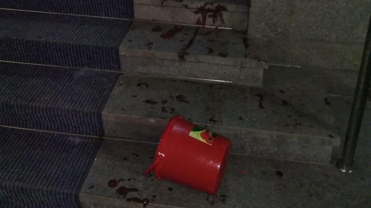 ministerul justitiei a fost vandalizat din nou de protestatari foto