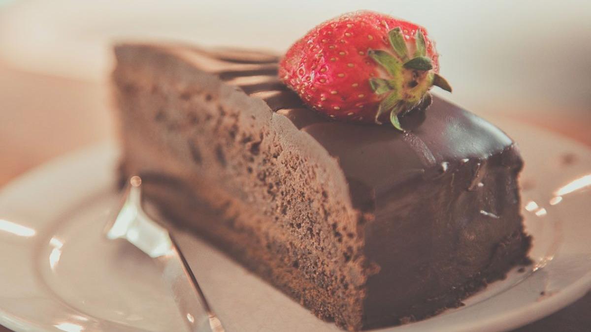 sfatul unui celebru medic nutritionist mai bine o felie de tort decat un kilogram de mere