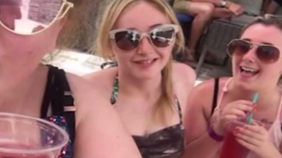 a inceput sa vomite si sa se simta obosita dupa ce a iesit in oras cu prietenii dar nu era de la