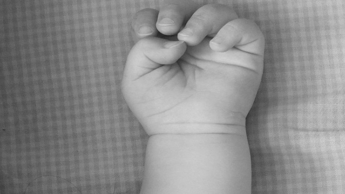 botosani copil de 12 ani care are greutatea de doar sase kilograme spitalizat in stare grava