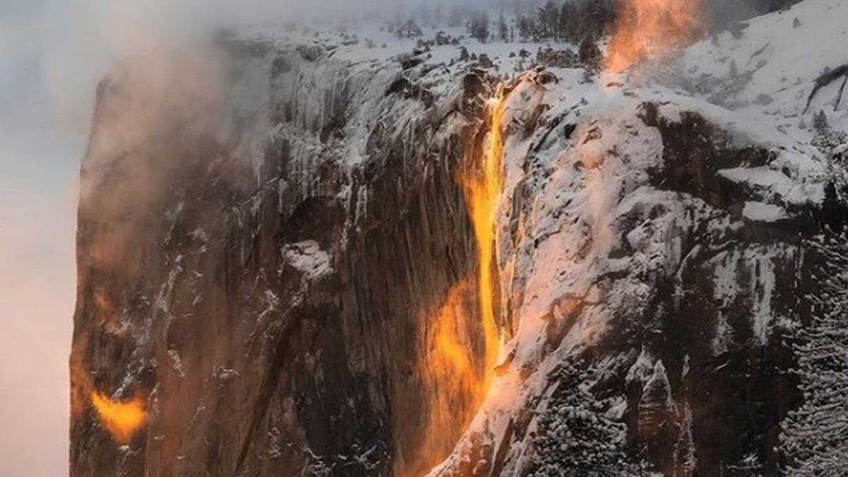 Fenomen fascinant în Statele Unite. O cascadă „a luat foc” la asfinţit, apoi totul a revenit la normal în doar două minute - Galerie FOTO