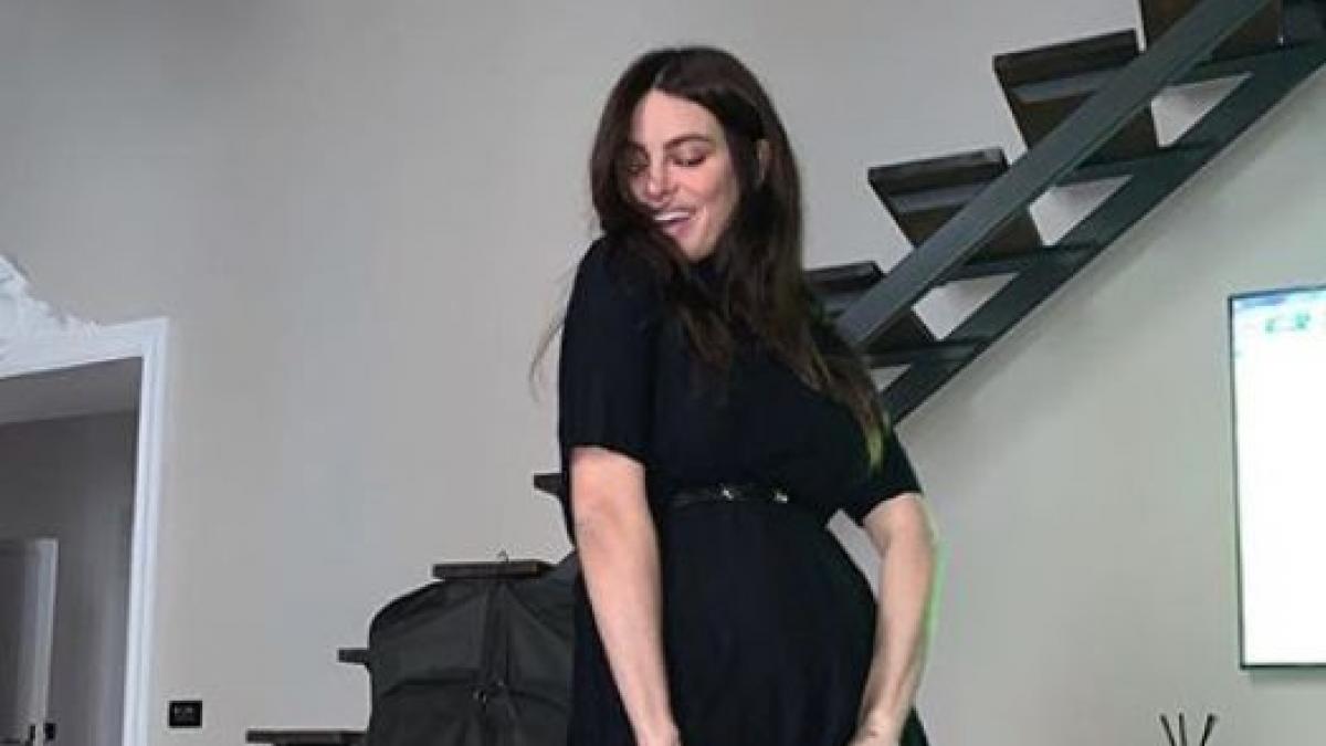 catrinel menghia a devenit mama pentru prima oara fotomodelul a adus pe lume o fetita