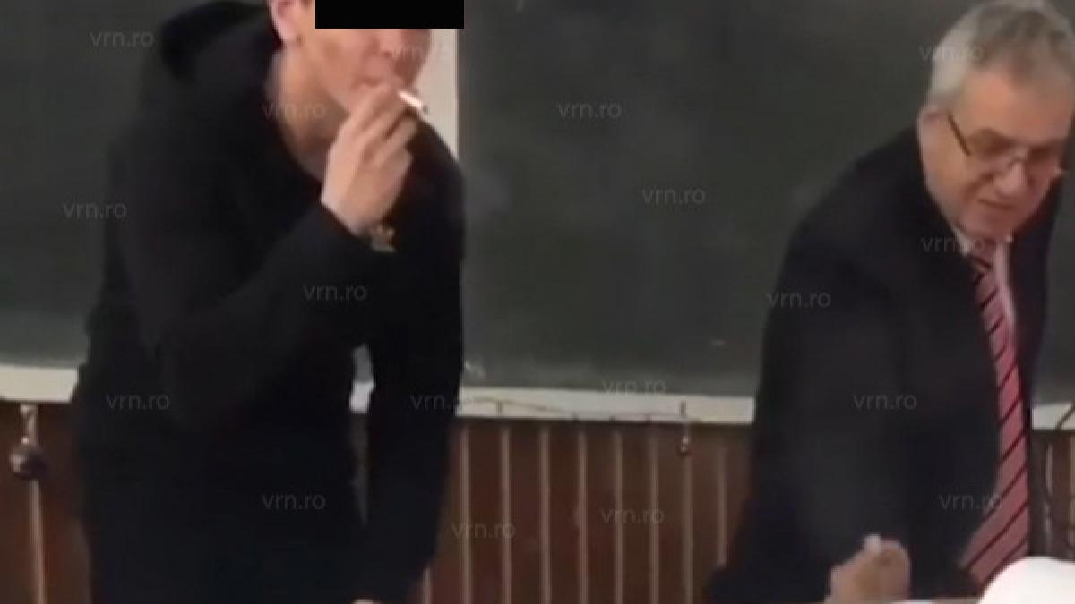 a vazut cum un coleg de clasa isi aprinde o tigara in timpul orei chiar langa profesor ce a patit