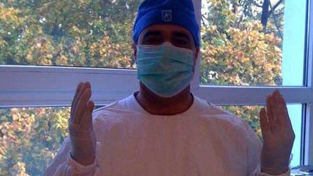 povestea acestui medic ortoped din oltenia ce face la fiecare operatie le a uimit pana si pe