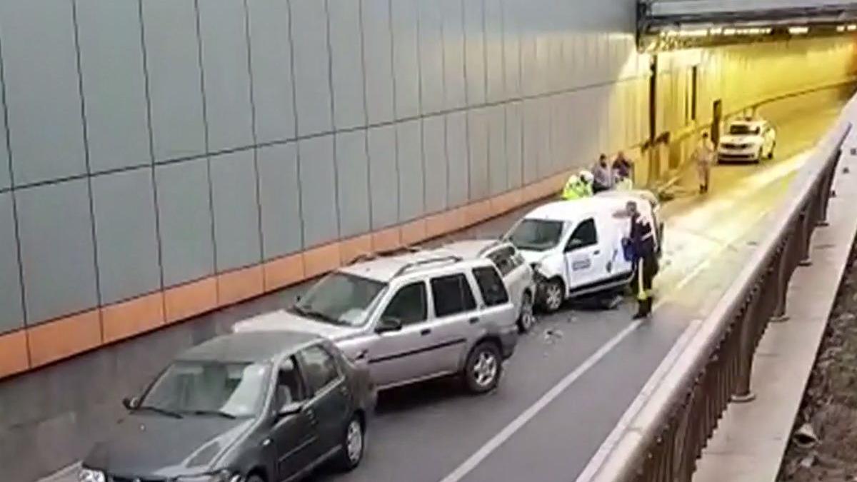 accident in pasajul obor din bucuresti au fost implicate cinci masini