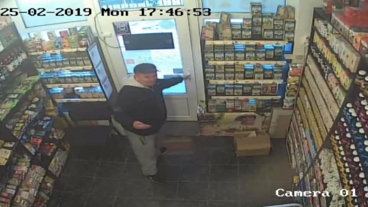 pensionarul din navodari a intrat in magazin si i a cerut ceva vanzatoarei este incredibil ce au