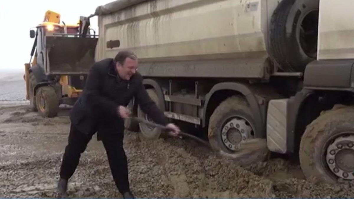 gheorghe flutur s a facut de ras pe santier video