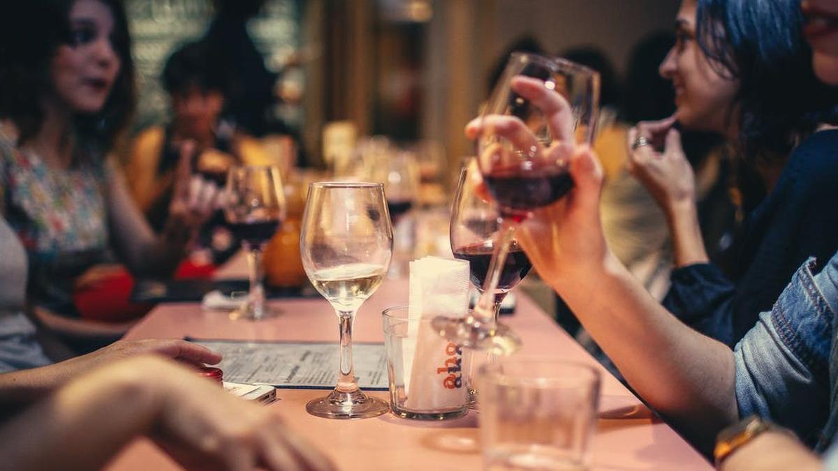 ce se intampla in corpul tau cand combini ciocolata cu vinul rosu