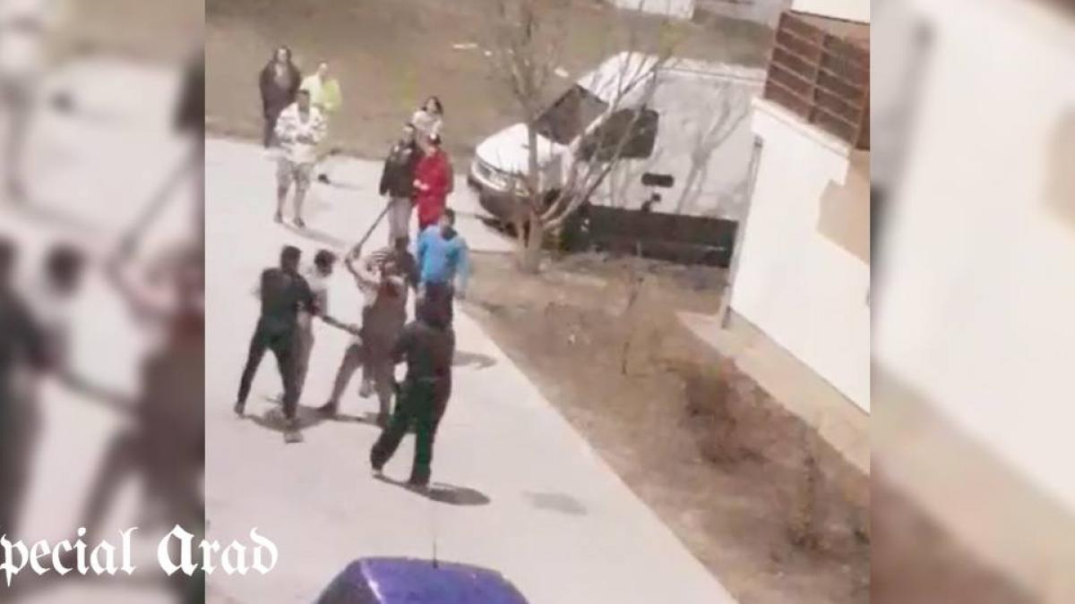 era in fata blocului pe o strada din arad si s a sarutat cu o fata dupa cateva minute era razboi