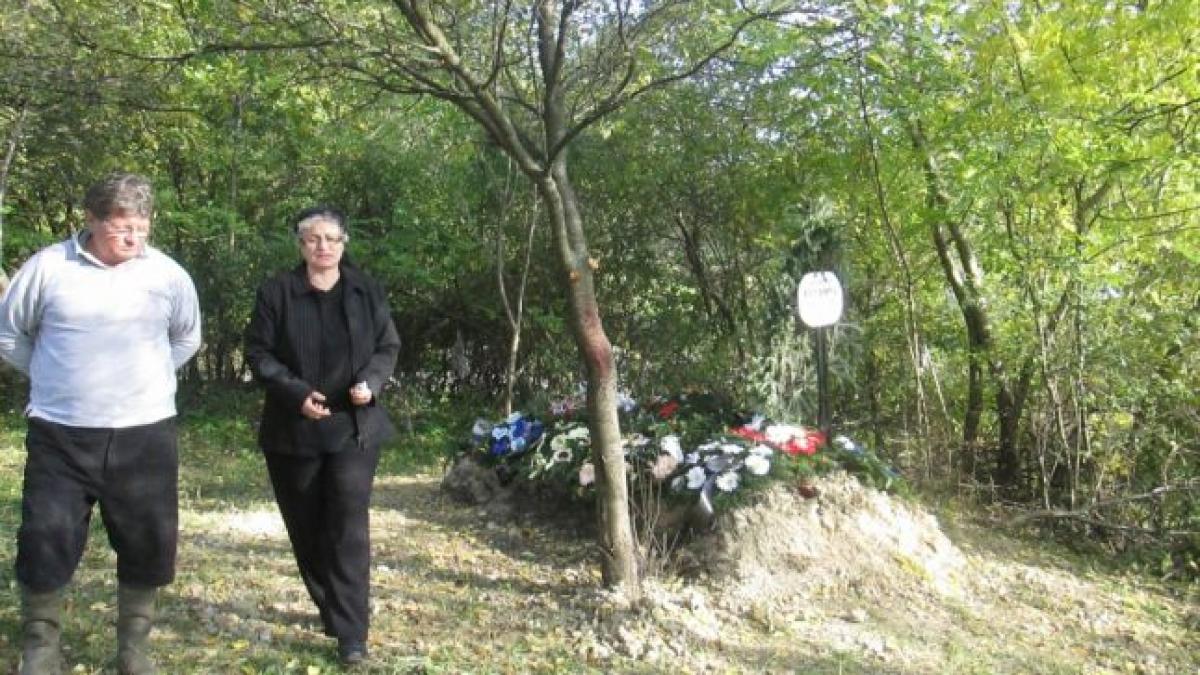 marieta voia sa si ingroape mama care trecuse de cateva zile la domnul s a dus la cimitir apoi la