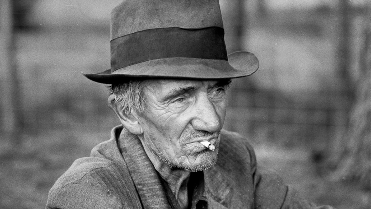 vasile avea patima betiei iar vineri seara nu s a dat in laturi sa si ia ceva pachet si a aprins o