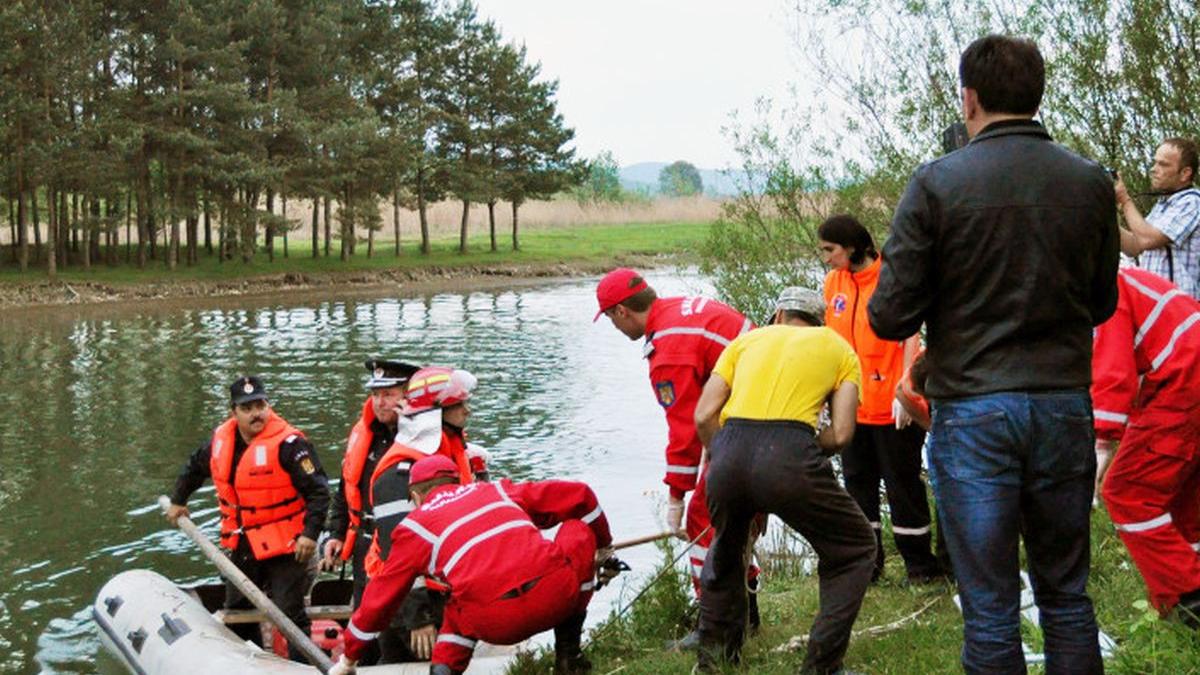 o batrana din arges si a pregatit moartea si a aprins o lumanare apoi a sarit in lac