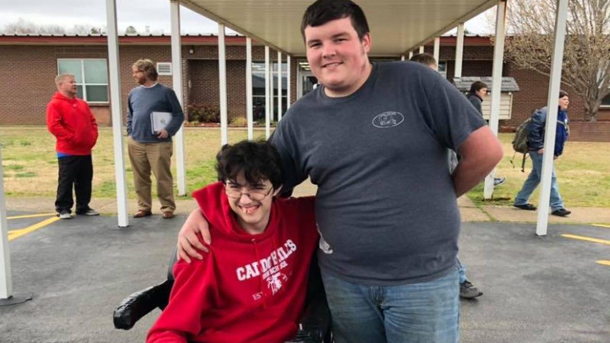 a muncit timp de doi ani de zile doar pentru a i face viata mai usoara celui mai bun prieten