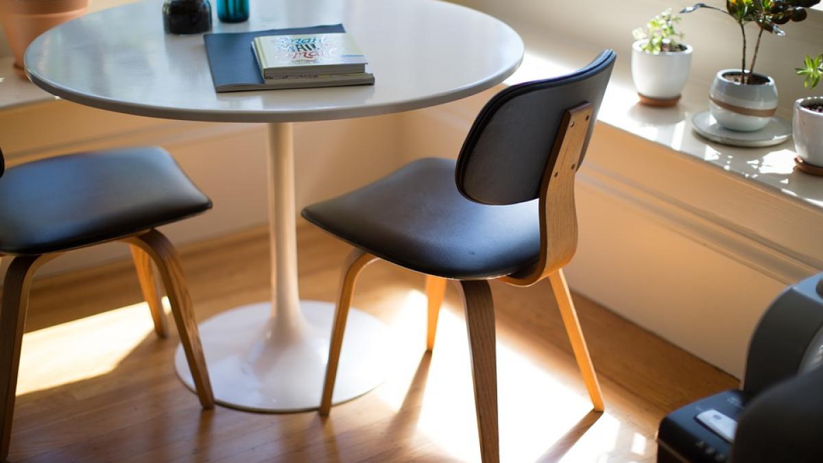 se dusese la bunicul lui acasa insa a incremenit cand a vazut ce se afla pe masa batranului nu stiu