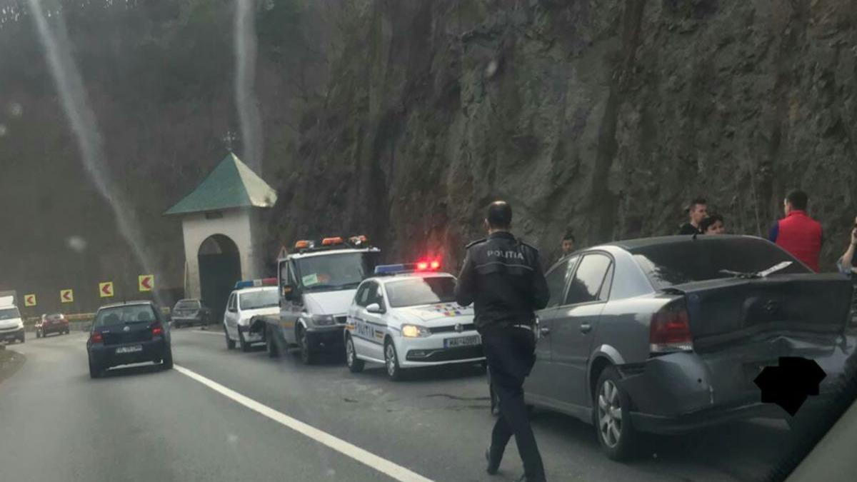 accident in lant pe valea oltului patru copiii si mama lor au ajuns la spital