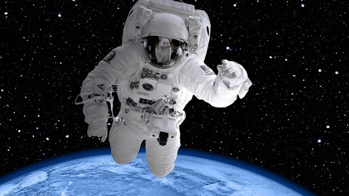 premiera in spatiu pentru prima data in istorie doua astronaute ale agentiei nasa vor merge in