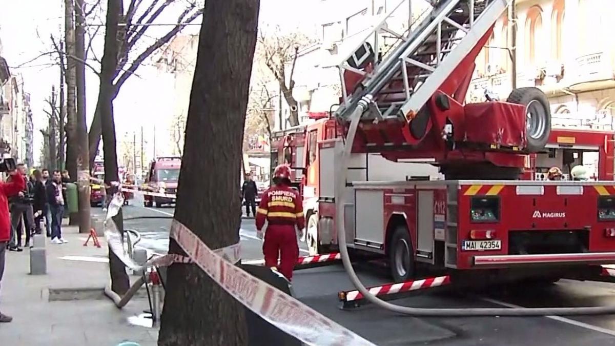 incendiu puternic la un imobil din centrul capitalei un om a fost gasit mort circulatia in zona a