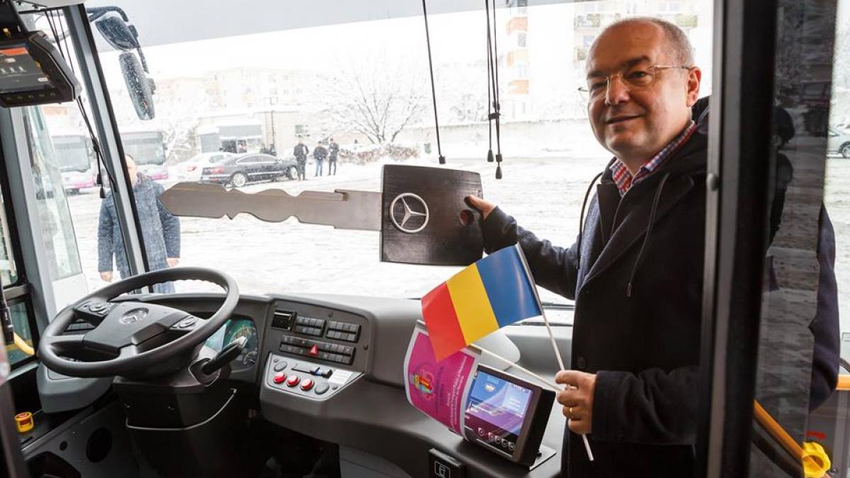 calatorii care se urca in autobuz si miros urat sau au haine murdare vor fi amendati