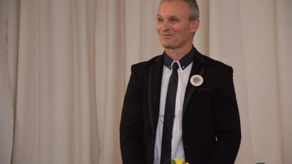 sorin e profesor de istorie la un celebru liceu din iasi recent a fost chemat in biroul