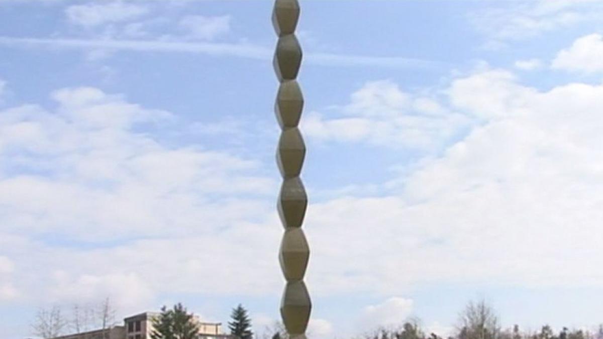 coloana infinitului in stare avansata de degradare