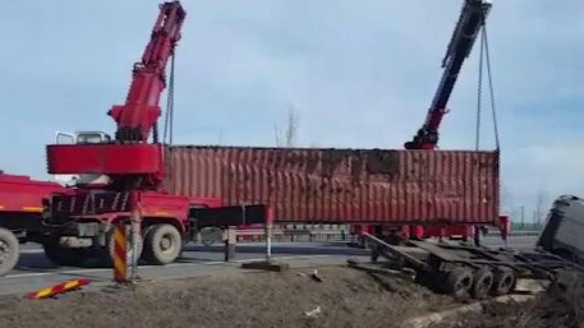 tir rasturnat pe valea oltului traficul e ingreunat