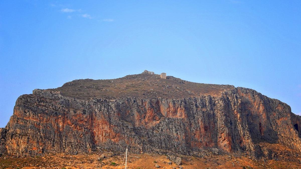 monemvasia fortareata medievala care ii fascineaza pe romani