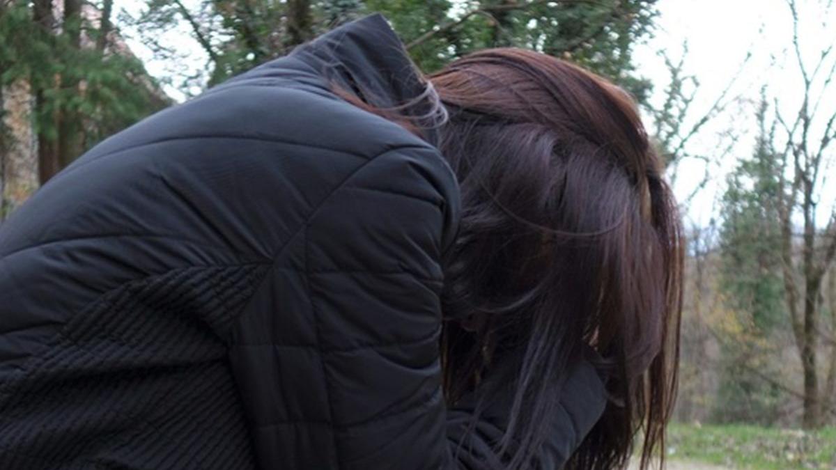 o diriginta din vulcan terorizata de elevul pe care nu l a lasat sa se uite la filme porno in clasa