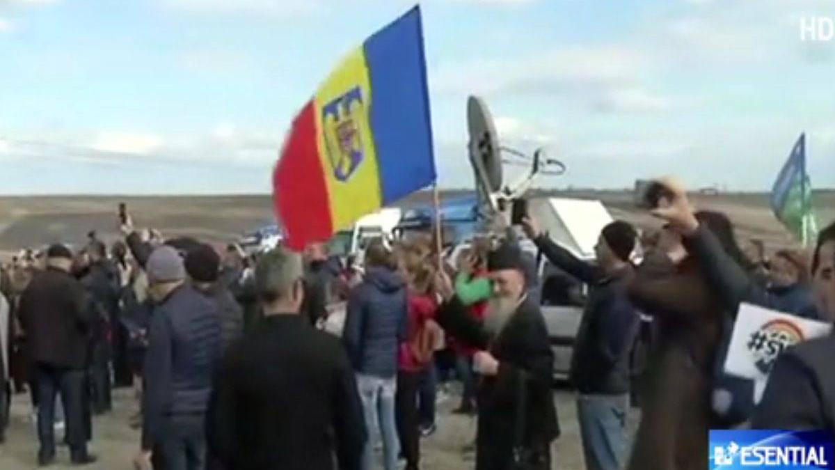 primul metru de autostrada din moldova a fost inaugurat mii de oameni in strada in mai multe orase