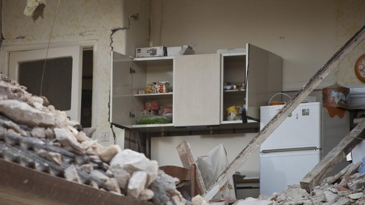 doua cladiri rezidentiale s au prabusit in china sunt zeci de victime sute de oameni participa la