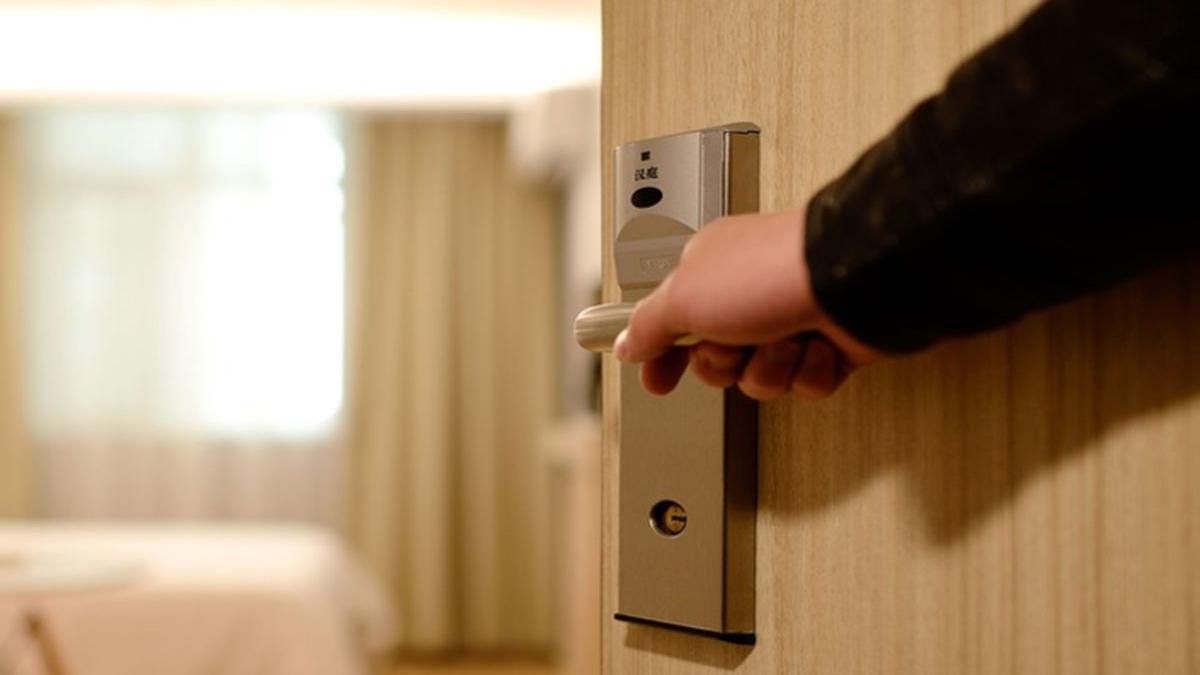 o femeie din hunedoara a ramas fara toti banii stransi dupa ce a primit un necunoscut in casa