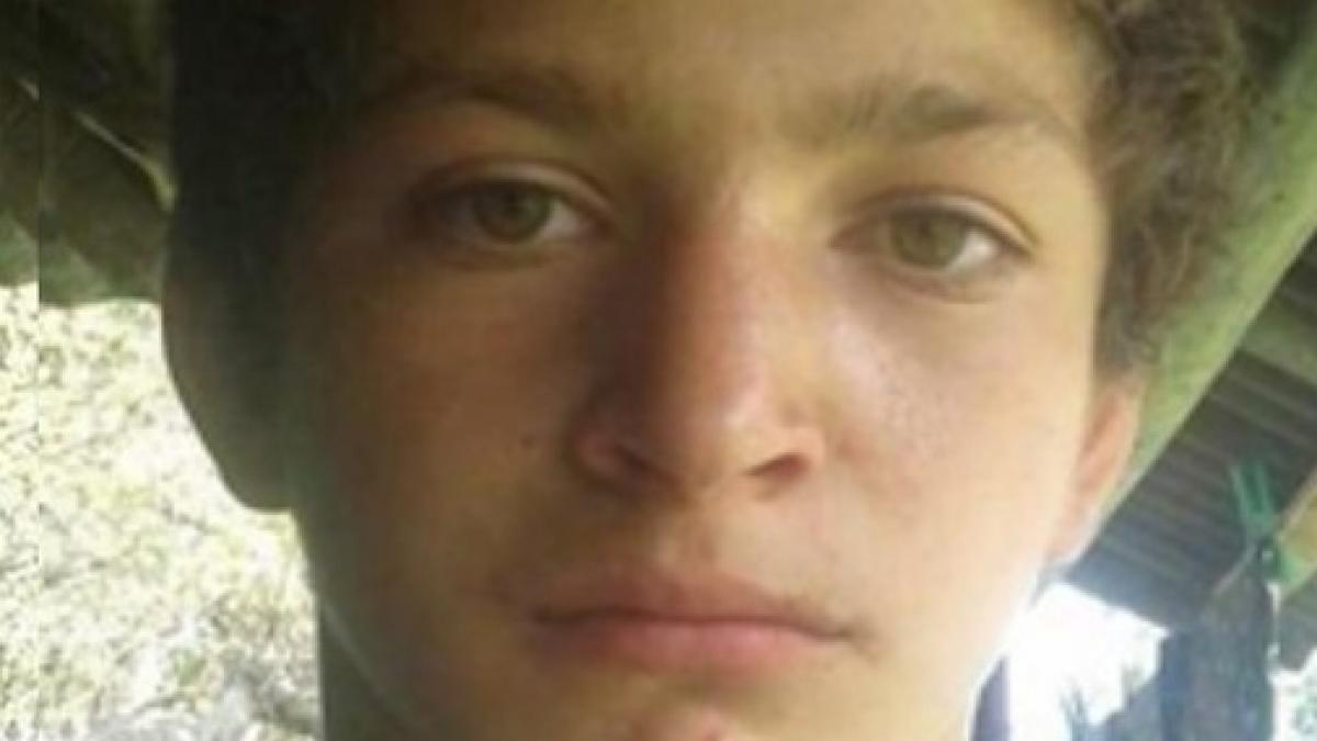 un adolescent de 15 ani din baia mare a fost dat in urmarire nationala baiatul a disparut de trei