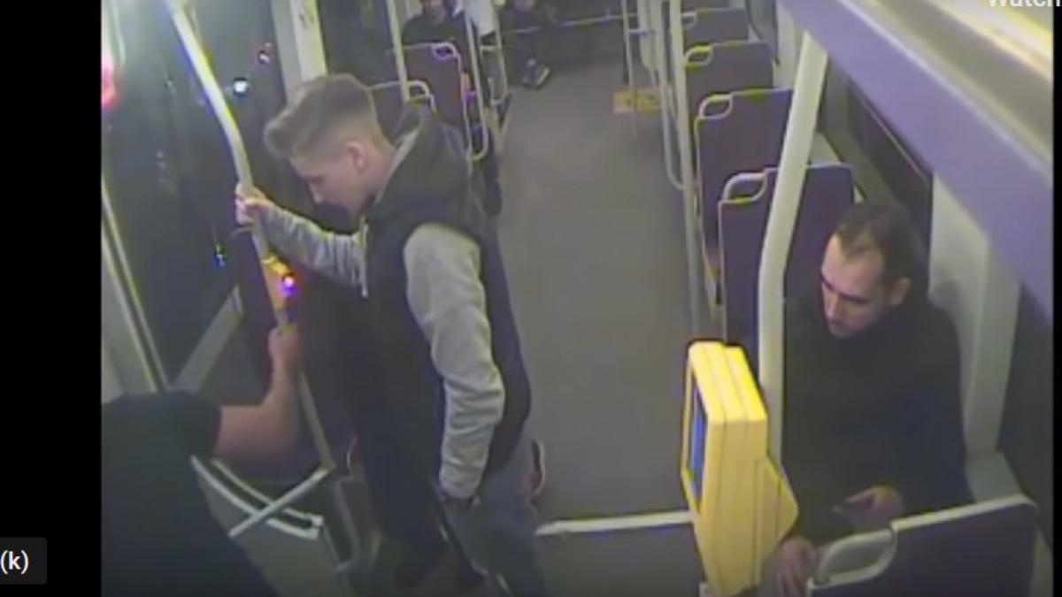 era intr un tramvai din timisoara cand a zarit un barbat si o tanara cand si a dat seama ce face