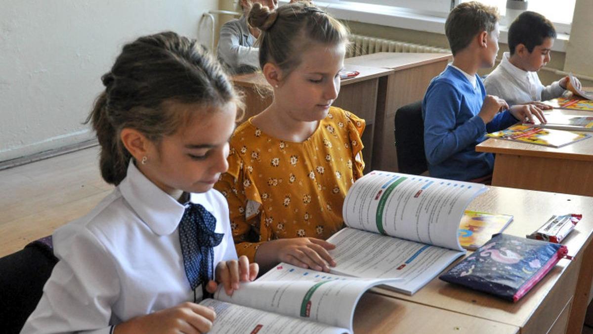 caz revoltator intr o scoala din bucuresti o invatatoare urla la elevii sai in timp ce ii filmeaza