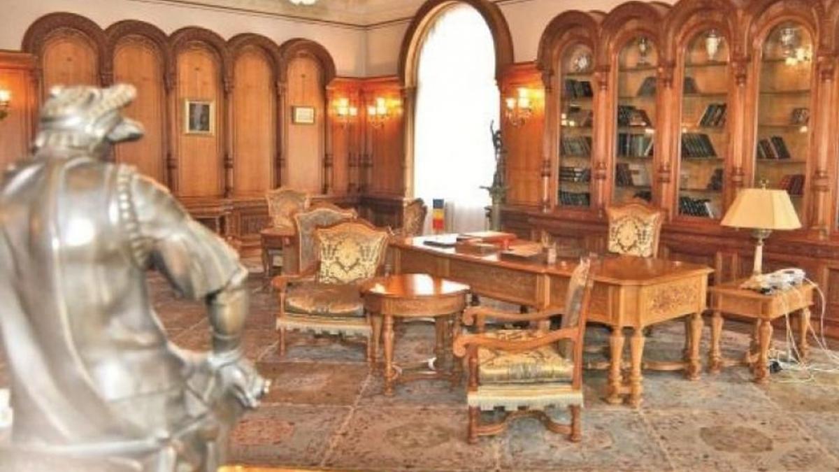 cum se distrau curtenii lui ceausescu la snagov nea nicu refuza ospatarul sa i toarne in pahar dar