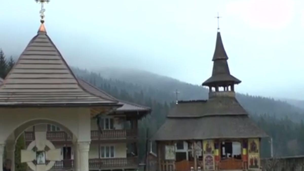 icoanele plang cu lacrimi de mir la iasi sute de romani cred ca au fost martorii unei minuni video