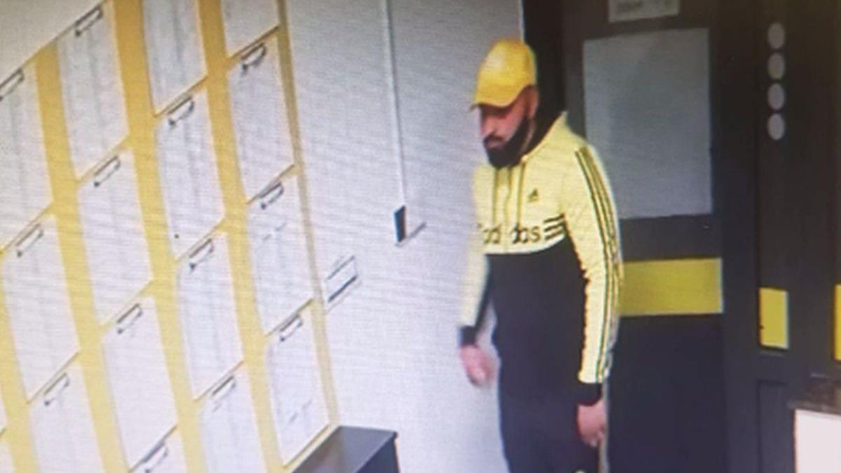 imagini noi surprinse in timpul jafului de la casa de pariuri din targu jiu barbatul care a lovit o