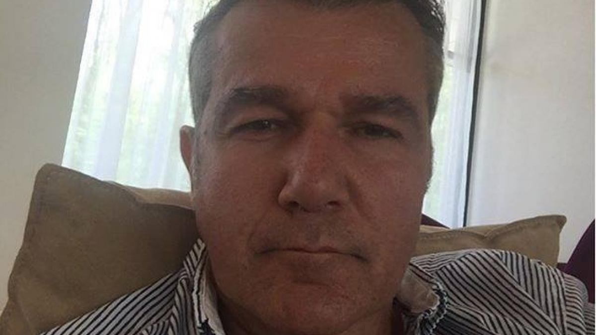 tavi a intrat intr un bloc si a vazut un mesaj ciudat la avizier a facut o poza si a postat o pe