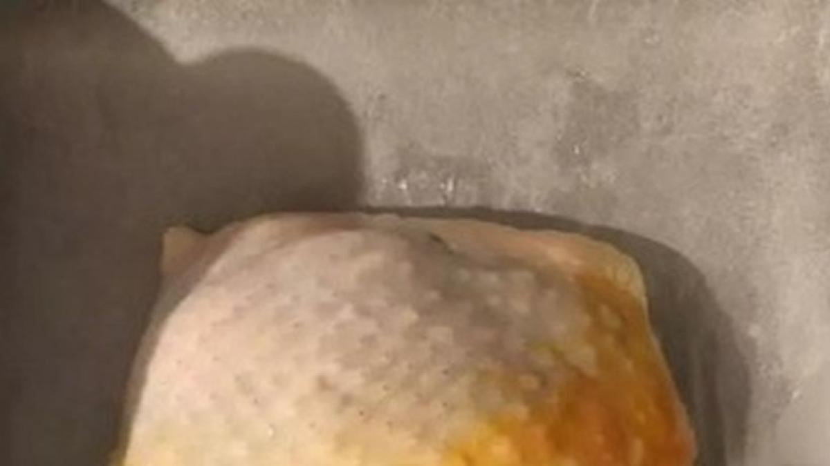 o gospodina s a dus intr un supermarket si a cumparat cu 40 de lei un pui crescut la tara ce a