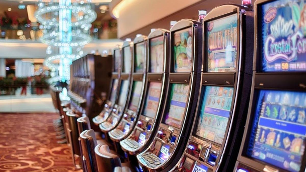 150 000 de romani dependenti de pacanele cazinourile si salile de jocuri ar putea disparea de la