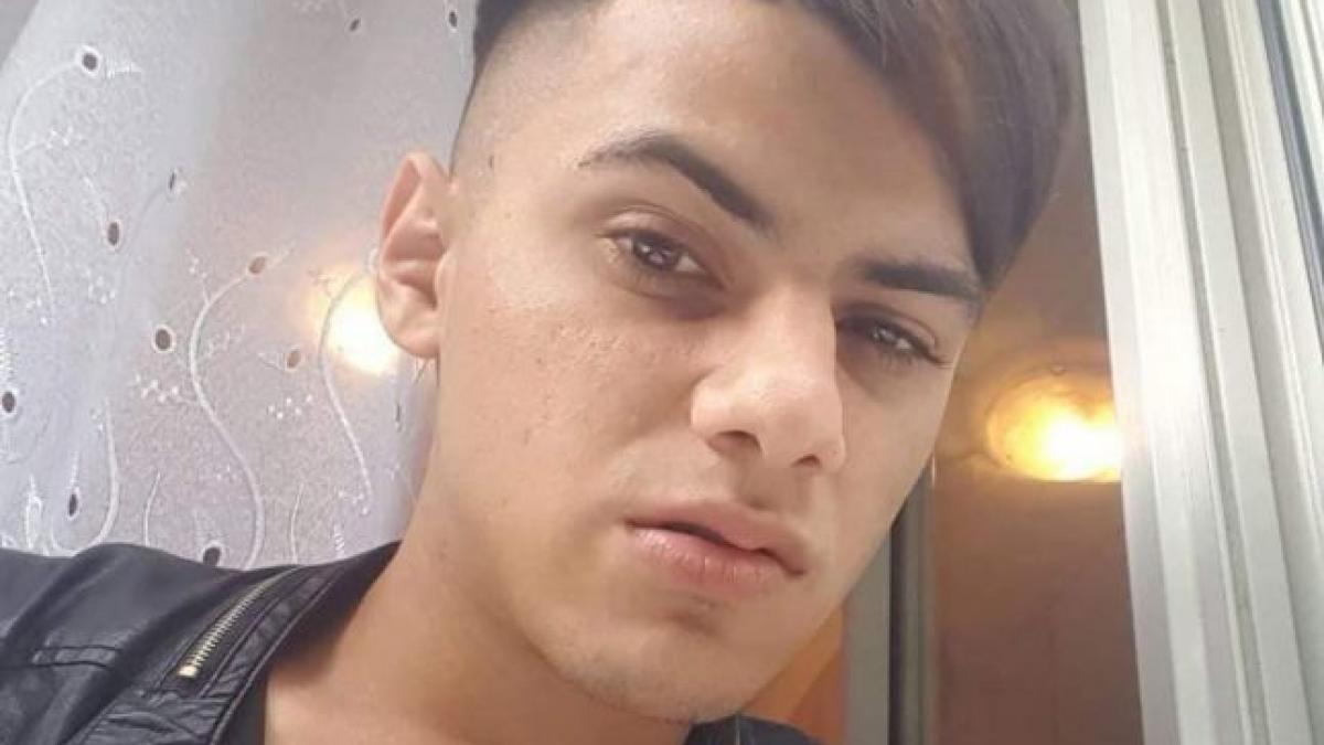 robert are 20 de ani si este poreclit bestia de la ploiesti tanarul si a filmat iubita in pozitii