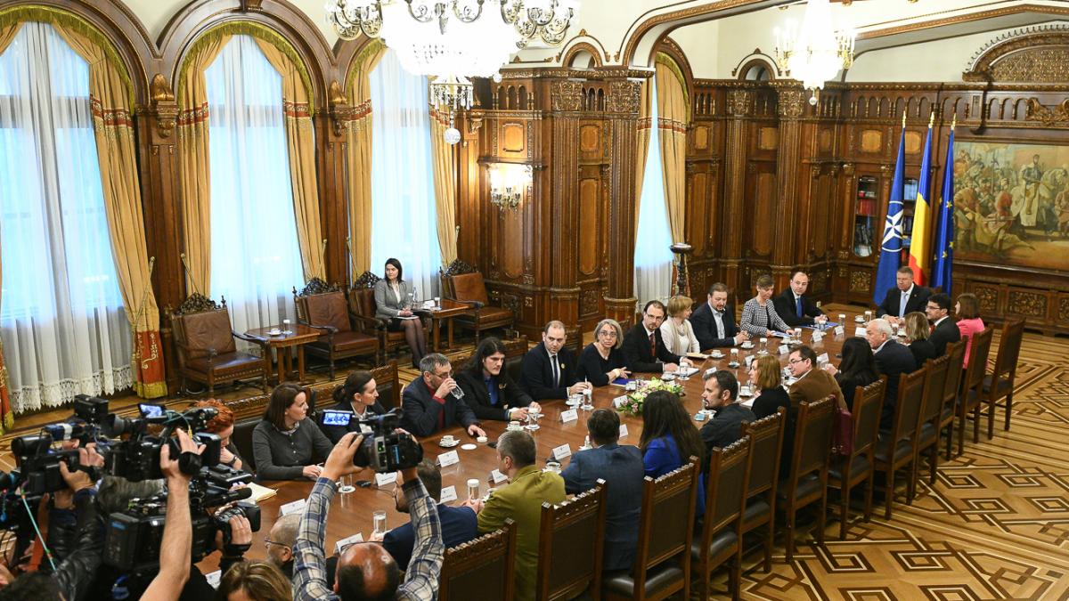 sinteza zilei romania contra romania razboiul final