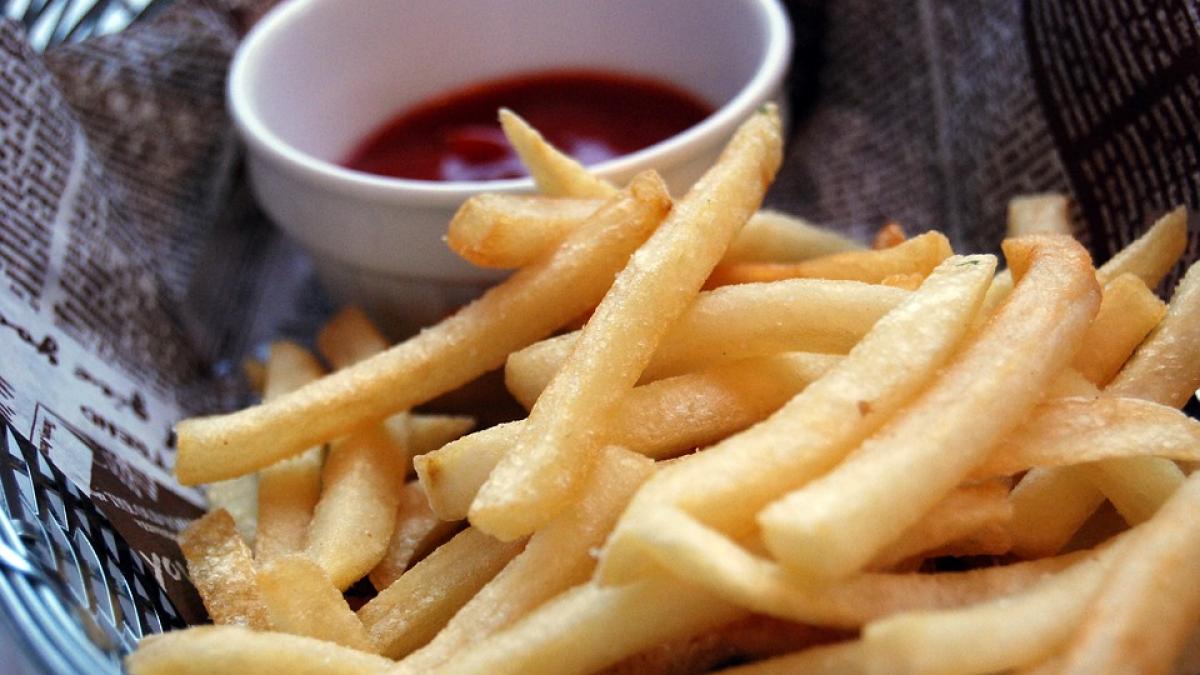 tatal ii cumparase copilei cartofi prajiti de la un fast food cand a deschis cutia in care se aflau