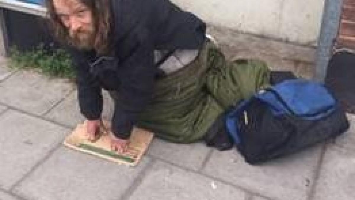 a vazut un cersetor si s a apropiat de el atunci a inteles totul cine era de fapt barbatul