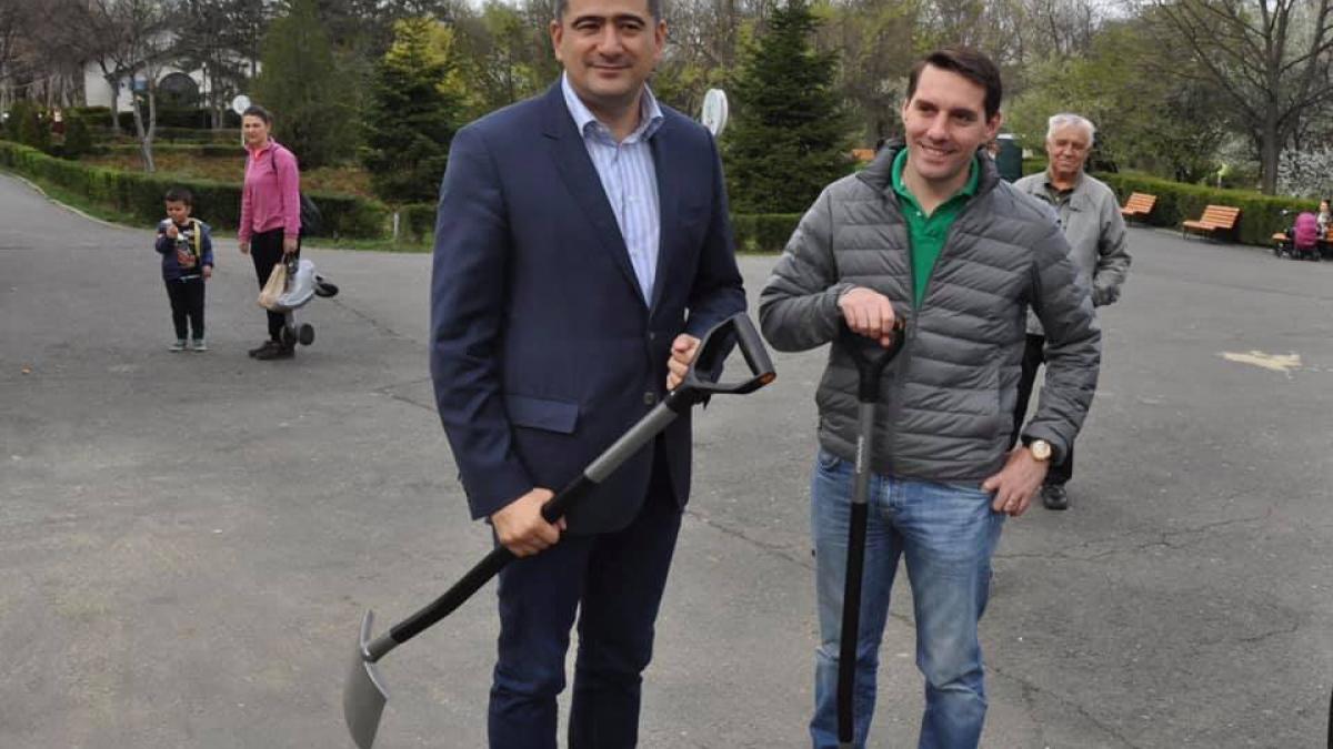 fostul principe nicolae a plantat panselute