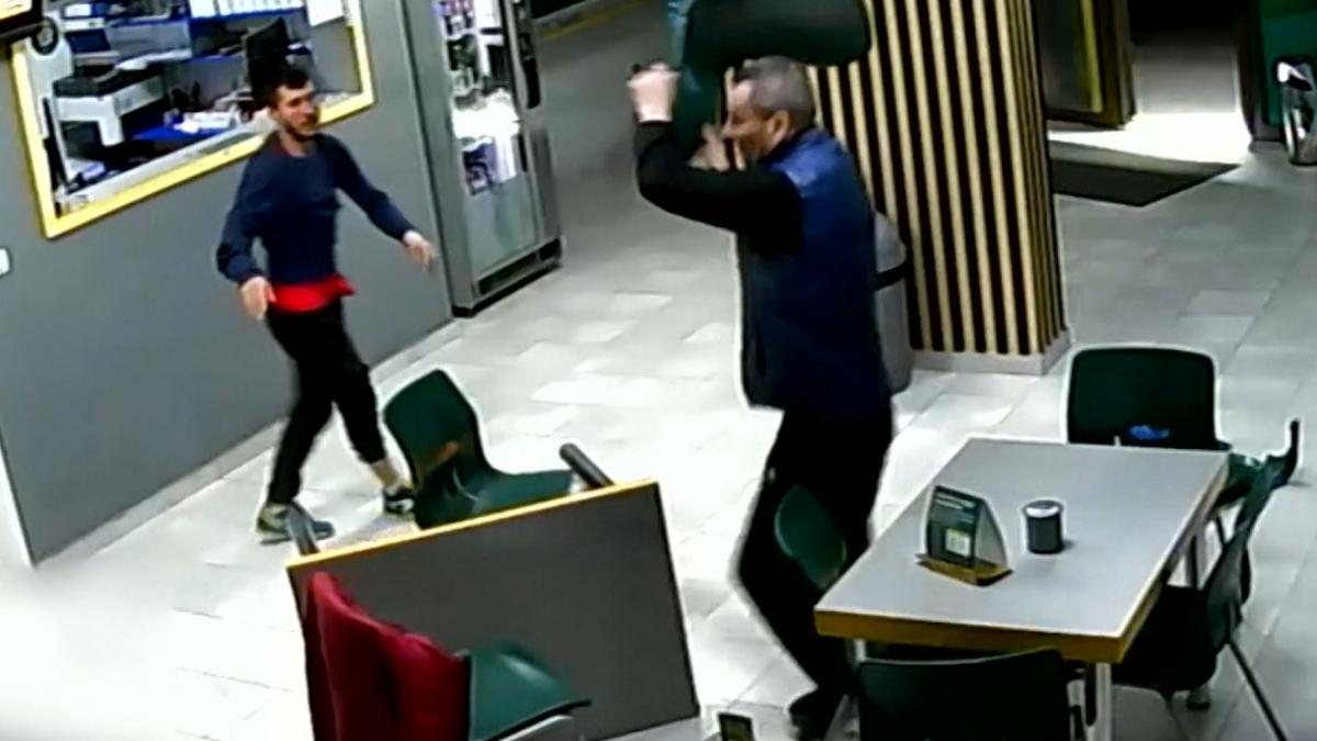 bataie generala intr o casa de pariuri din rahova video