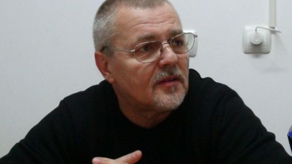 profesorul petrica s a indragostit pana peste cap de o eleva de 18 ani barbatul incepuse sa i faca