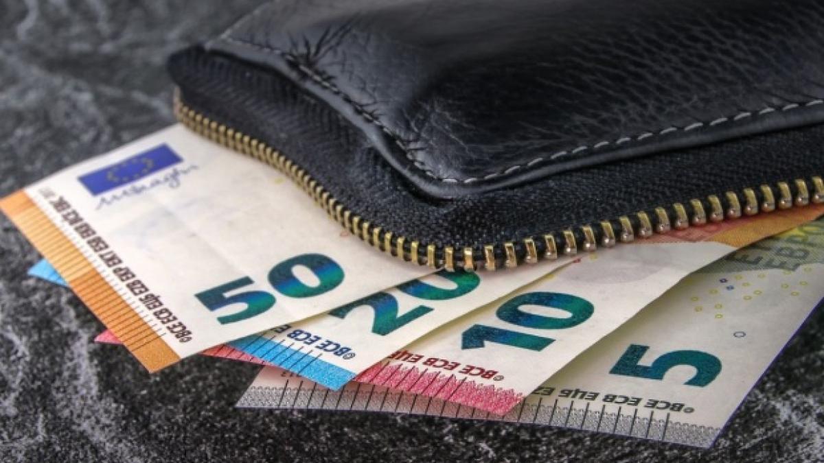 curs valutar 2 aprilie 2019 cat costa un euro