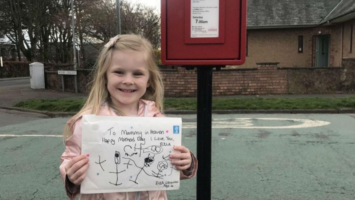 copila de patru ani i a scris mamei ei in cer la patru luni dupa ce femeia a murit de cancer la