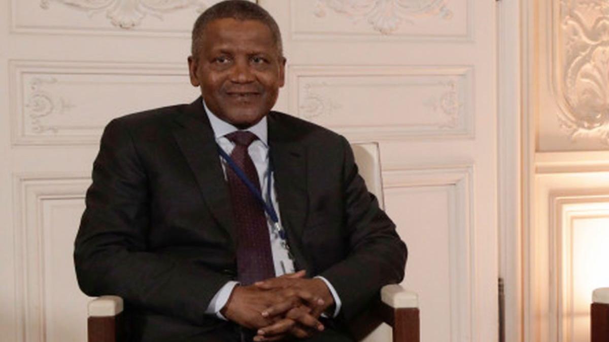 cel mai bogat african a retras zece milioane de dolari de la banca pentru a se uita la bani i am